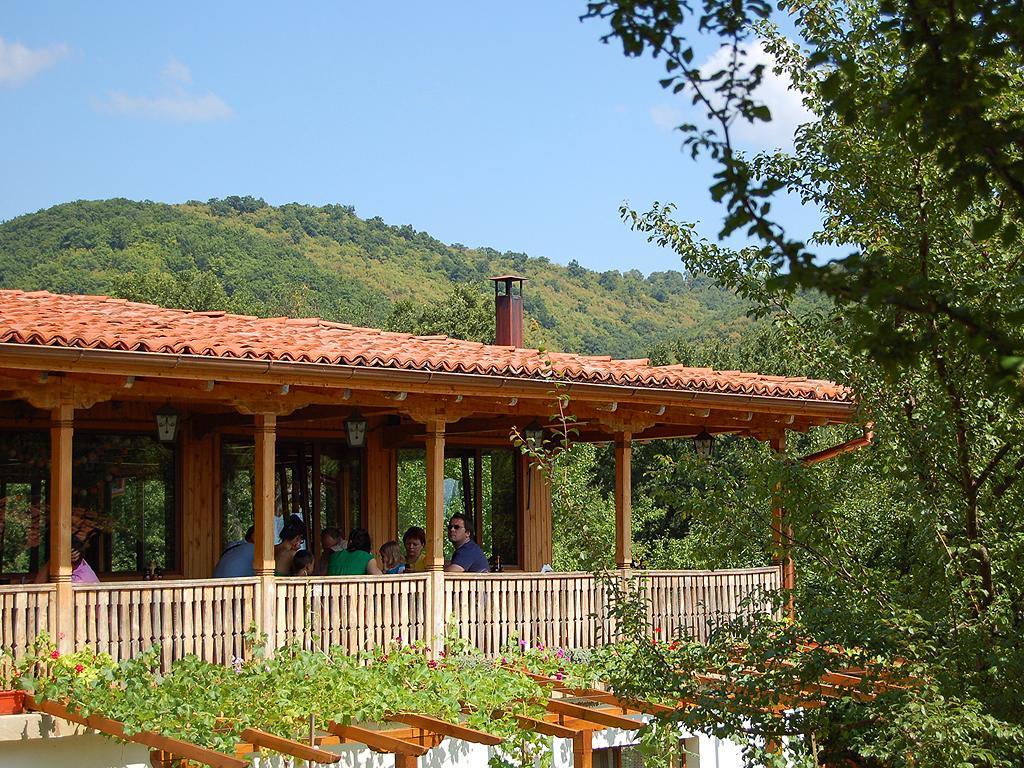Sinia Vir Eco Residence Medven Bagian luar foto